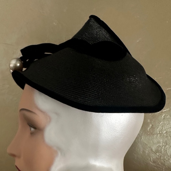 UNIQUE 1930s\' BLACK STRAW HAT WITH PEARLS AND VELOUR EDGING main image 7